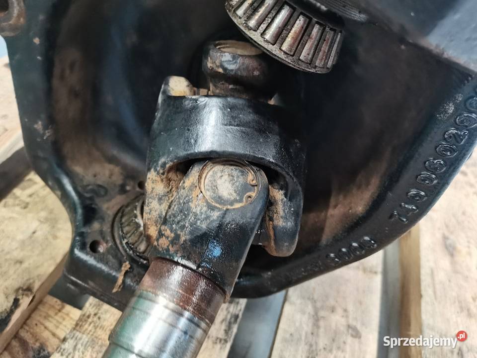 Zwolnica Zwrotnica lewa Massey Ferguson 7480 Rolnictwo Wilkowo