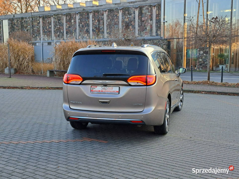 Chrysler Pacifica Limited 36 V6 291 2017r Kampinos
