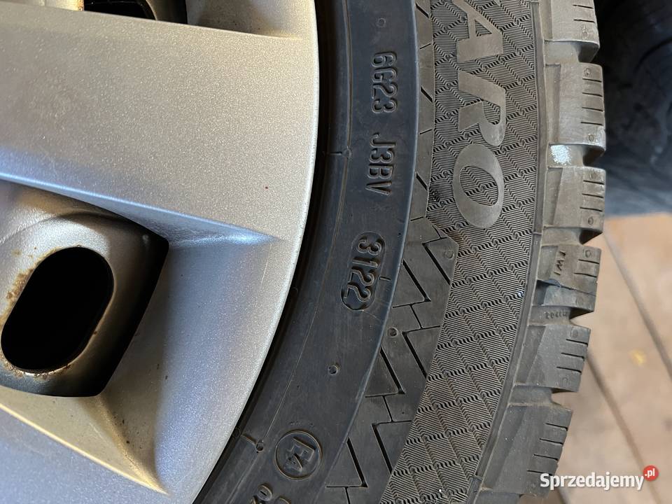 Opony zimowe na felgach trafic 2056516c z Ostrowiec Świętokrzyski