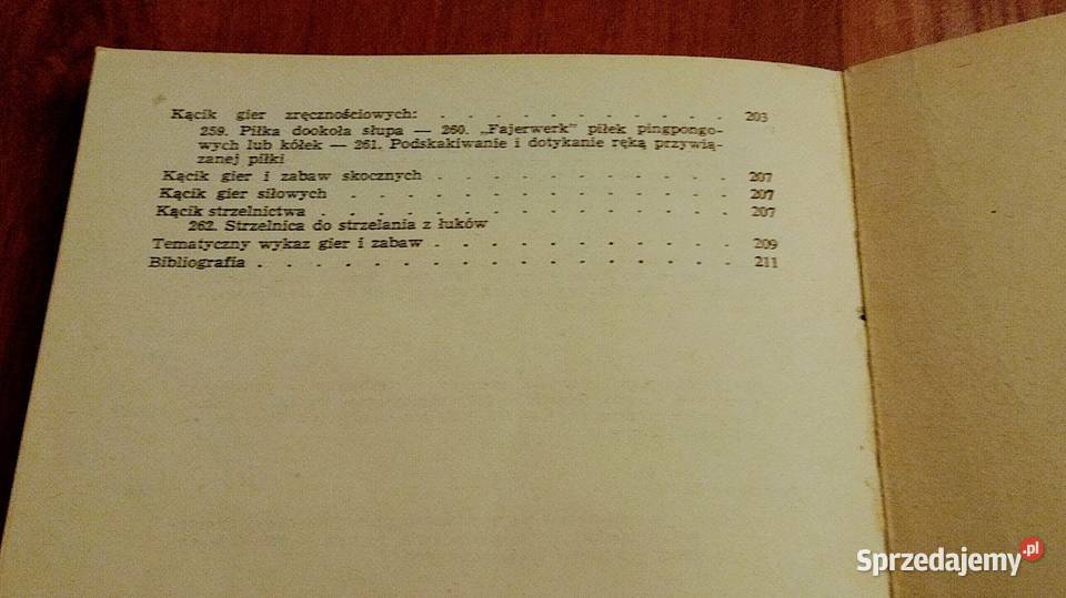 Gry i zabawy na placówkach wychowania Rok wydania 1972 Poradniki, albumy i reportaże Gdańsk
