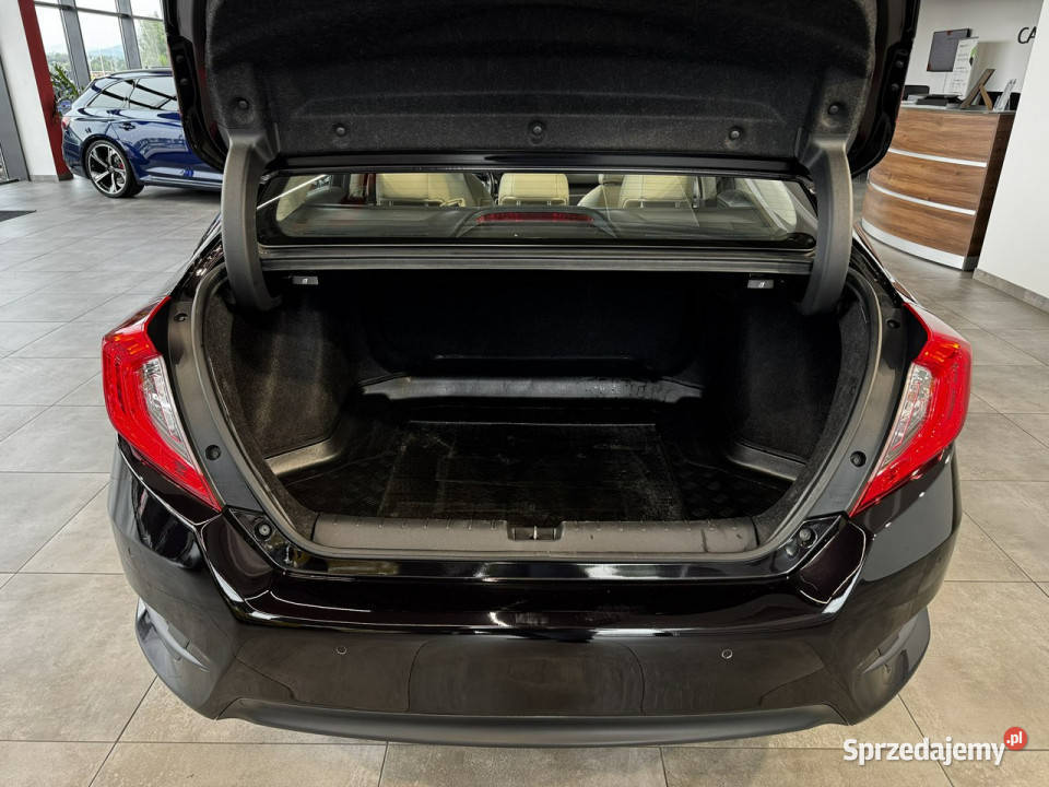 Honda Civic Executive 15Turbo 182 M6 20172018 r Samochody osobowe Myślenice
