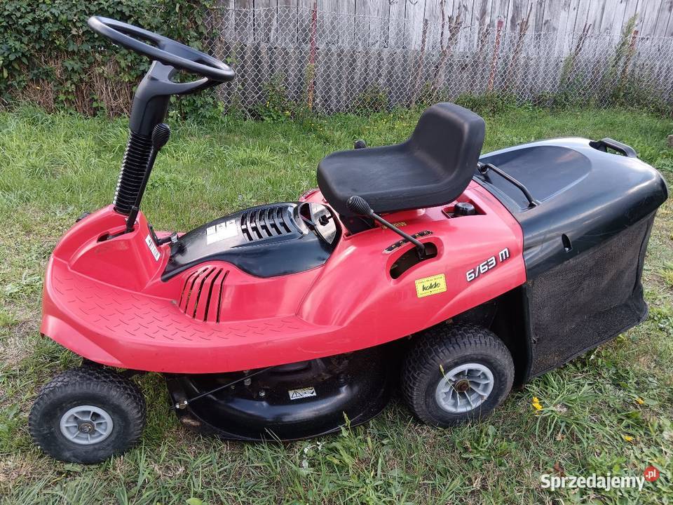 Czerwone Ferrari 663 Traktorek kosiarka Nieciecz Włościańska