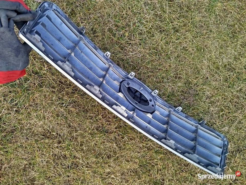 Grill atrapa zderzaka przód Toyota Avensis T25