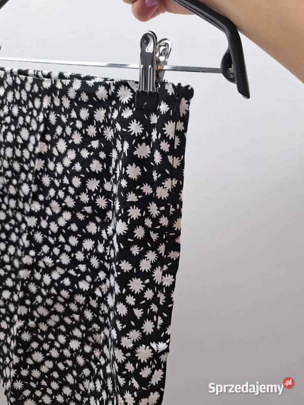 Mini spódniczka w kwiatki Sinsay XS Trąbki Wielkie sprzedam