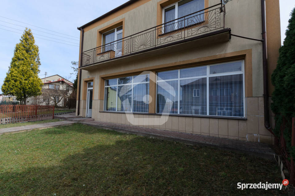 Dom z częścią pod lokal usługowy w centrum Nieruchomości Błażowa