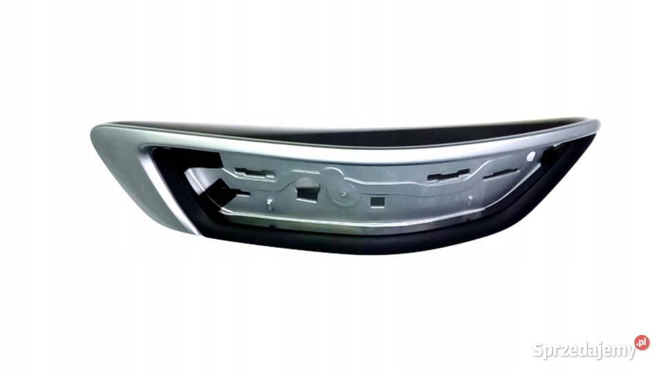 VOLVO XC70 tylna lewa kratka odblasku chrom OE Bielany Wrocławskie