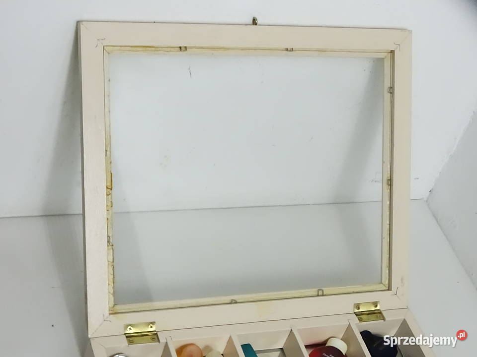 Kolekcja markowych miniaturek perfum w ozdobnej lubelskie