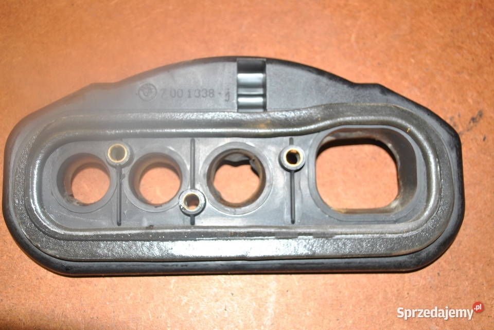 Uszczelka rurek nagrzewnicy w ścianie grodziowej Poręba