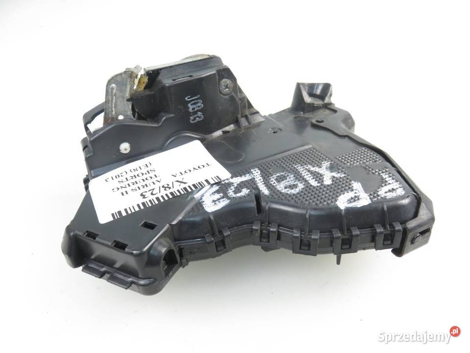 ZAMEK PRAWY PRZEDNI TOYOTA AURIS II E18 osobowe Części samochodowe małopolskie