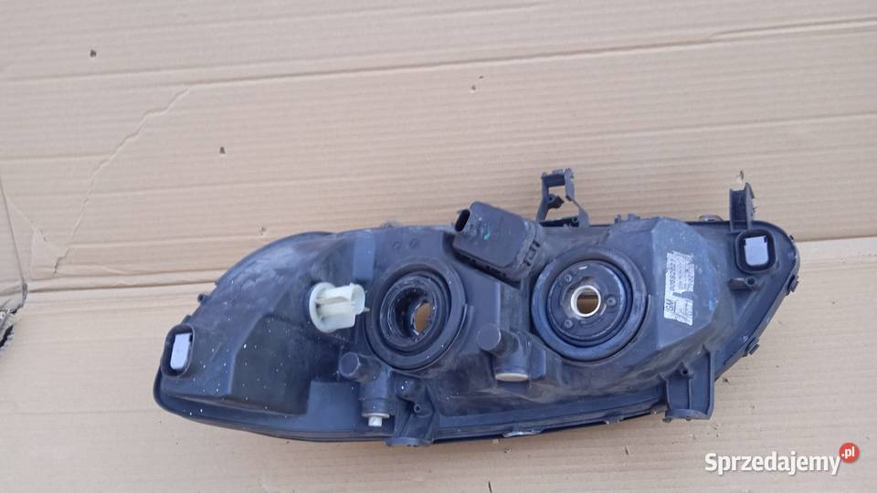 ZAFIRA A LAMPA PRZÓD PRAWA EU osobowe Zbierkowo sprzedam