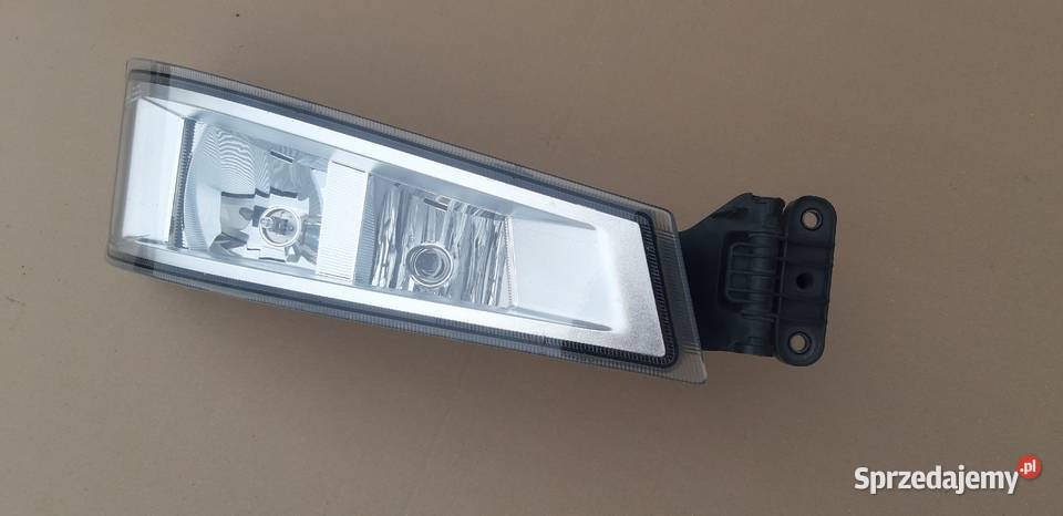 VOLVO FH4 FM HALOGEN PRAWY LAMPA PRZECIWMGIELNA Bieleń