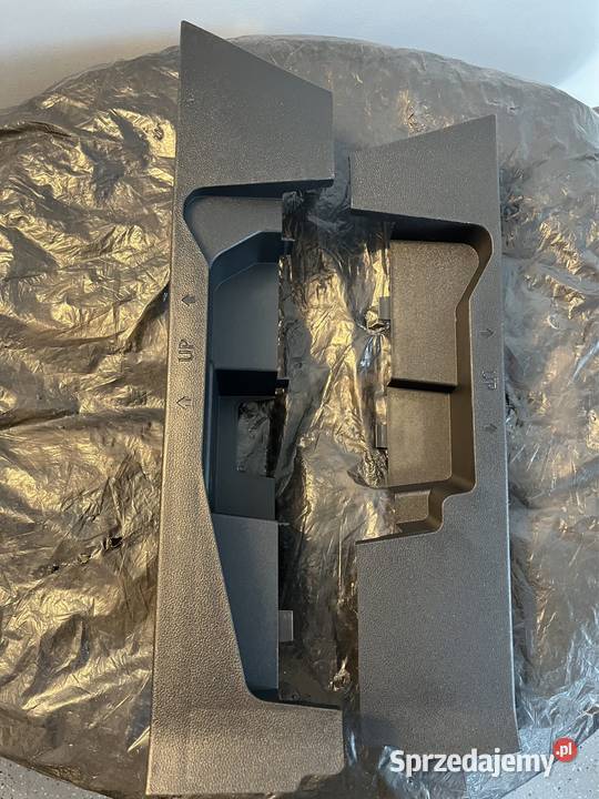 Plastiki do bagażnika Golf VIII kombi 1999cm3 Kielce