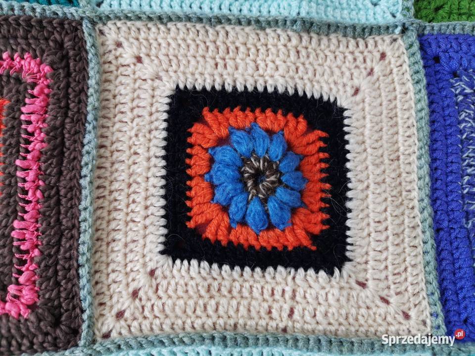 Narzuta przykrycie na łóżko zrobiona na szydełku wielokolorowy Czarne