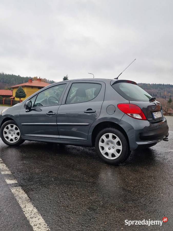 Peugeot 207 2009 r 14 Benzyna 138 000 Zadbany Rok produkcji 2009 Korczyna