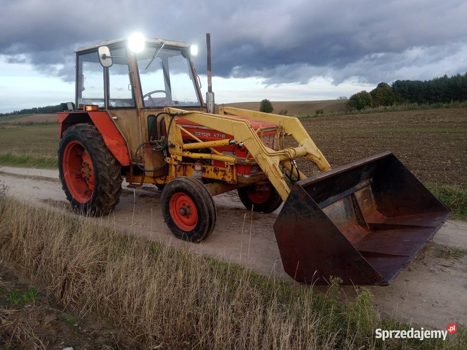 Zetor 4718 z turem i dużą Łyżka