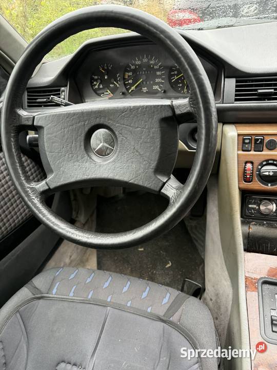 MercedesBenz W124 23 MERCEDES COUP 230E w stanie Droszków