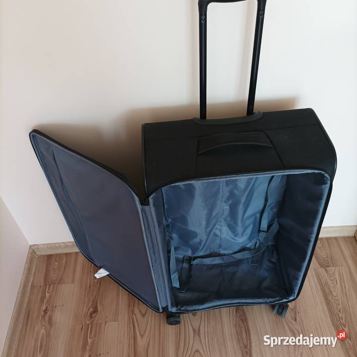 Duża walizka podróżna na kółkach