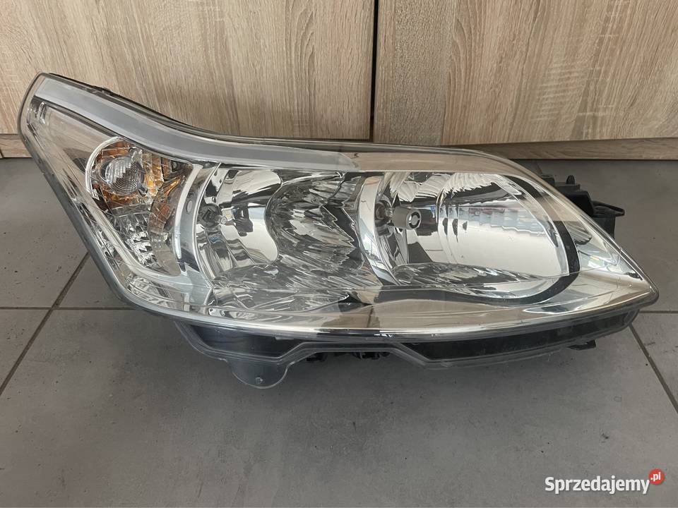 Citroen C4 reflektor prawy I