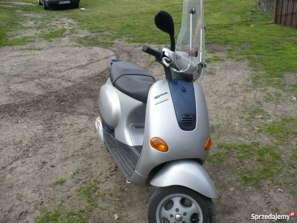 sprzedam kultowy włoski skuter 50cm3 Czarna