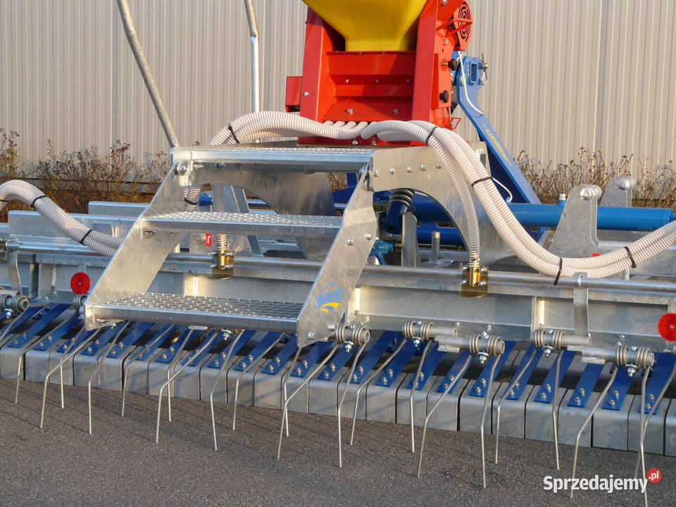 Agregat łąkowy z siewn traw pozw zwiększyć plon nieuszkodzony Niedźwiedź