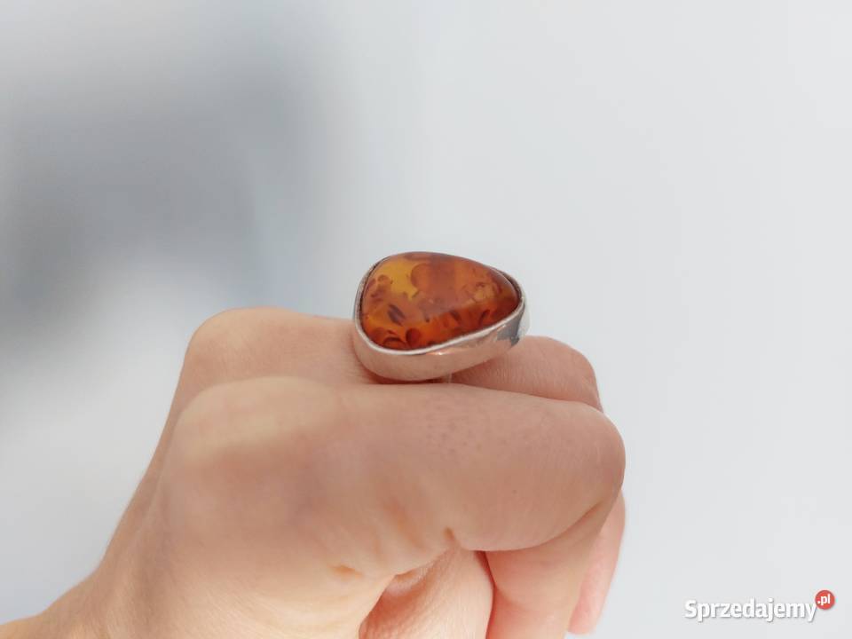 srebrny duży pierścionek z bursztynem srebro 925 wielkopolskie Poznań sprzedam