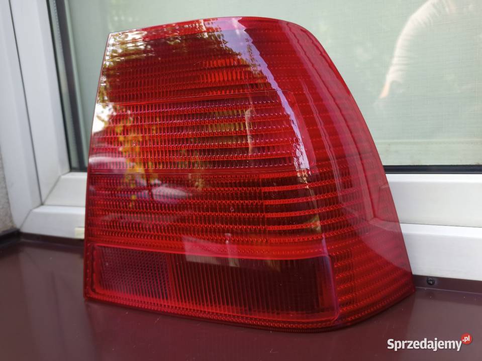 VW Bora sedan lampa tył tylna prawa Hella Lampy tylne Oświetlenie Sieradz