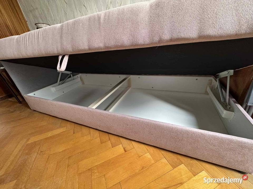 Łóżko tapicerowane sofa w pudrowym różu z Pabianice