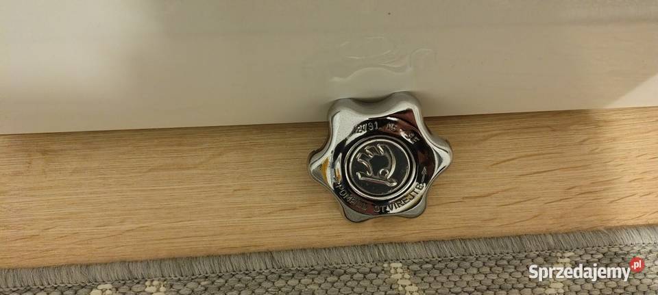 ŁADNY KOREK CHŁODNICY CHROM SKODA 120 GLS 105 Świdnica