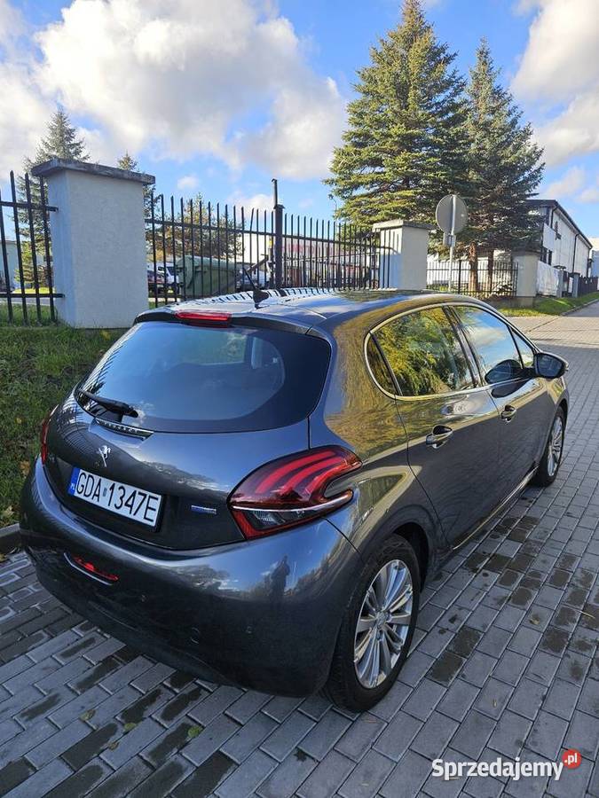 Peugeot 208 Bogate wyposażenie Niski przebieg sprzedam