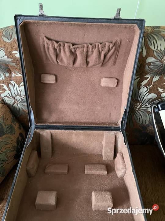 Sprzedam akordeon futerał Instrumenty dęte dolnośląskie Księginice