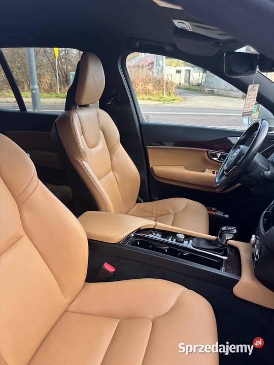 Volvo XC90 wersja MOMENTUM 20 D5 235 garażowany