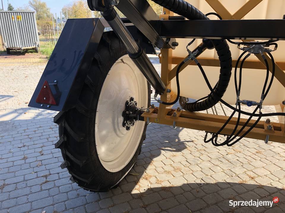 Opryskiwacze zaczepiane Boguslav Titan 3000l sprzedam