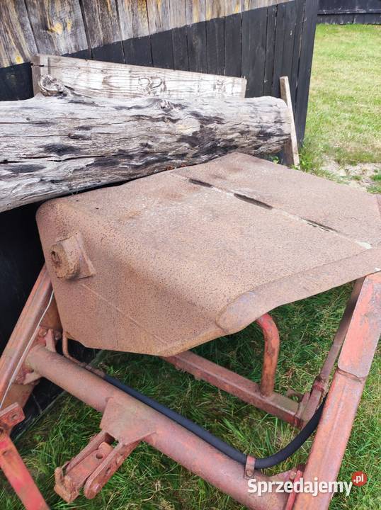 Ładowacz czołowy jednosekcyjny Massey Ferguson Radom