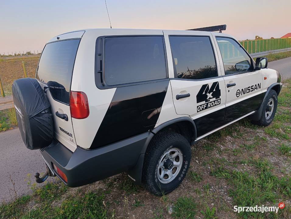 Nissan terrano ii 24 benzyna 4x4 84 bezwypadkowy świętokrzyskie