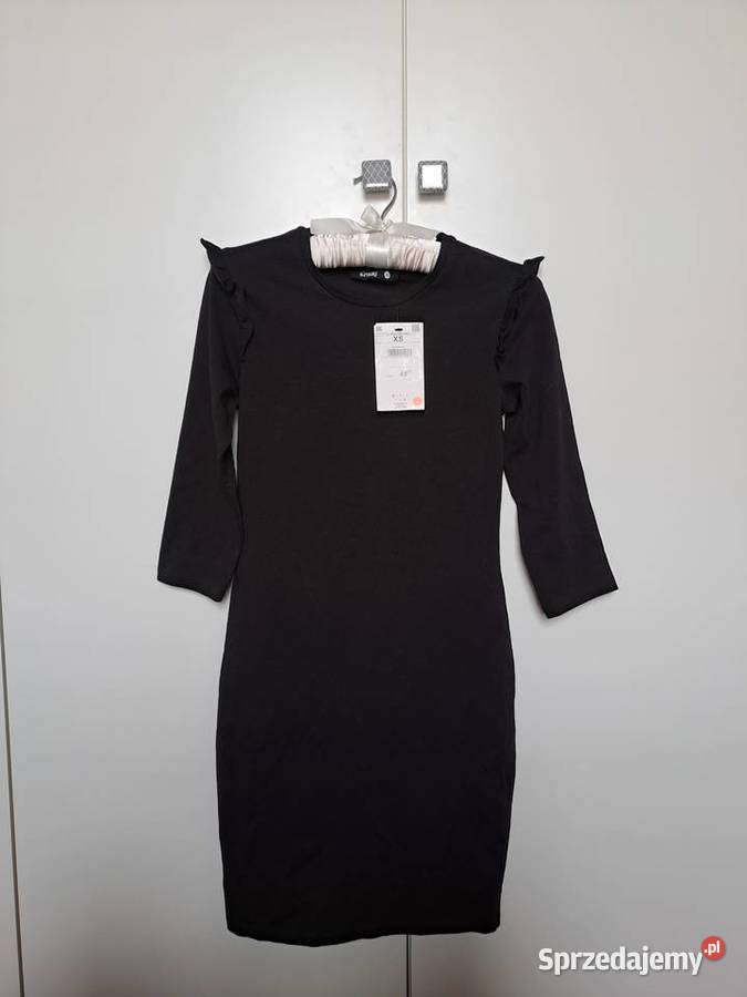 Sinsay Czarna bawełniana sukienka z falbankami Ołówkowa  Spódnice i sukienki