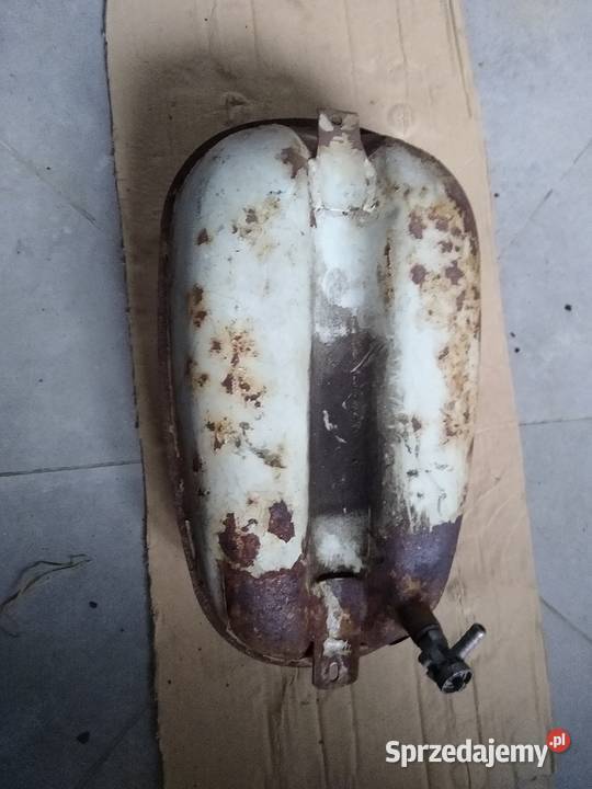 Komar bak zbiornik paliwa pozostałość Kruszwica