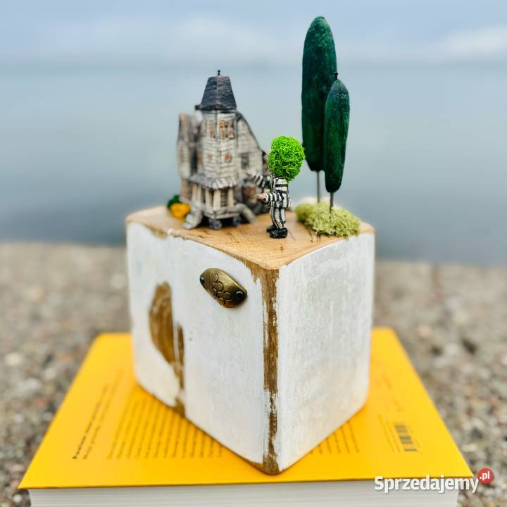 LUKI SZTUKI driftwood belka z MOLO w Orłowie Sztuka współczesna mazowieckie Warszawa