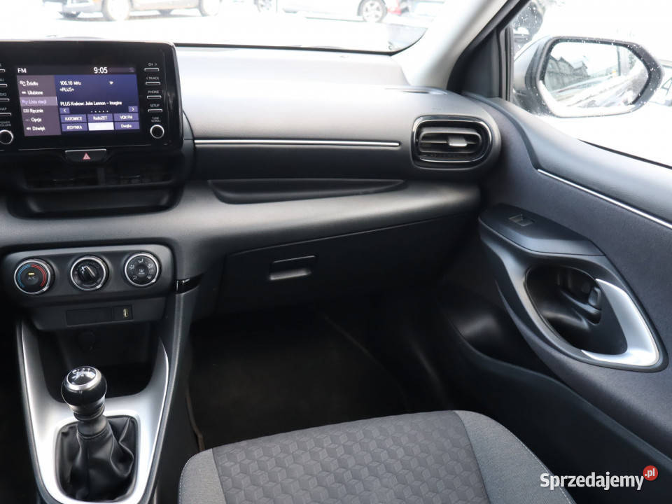 Toyota Yaris 15 VVTi manualna Yaris Katowice