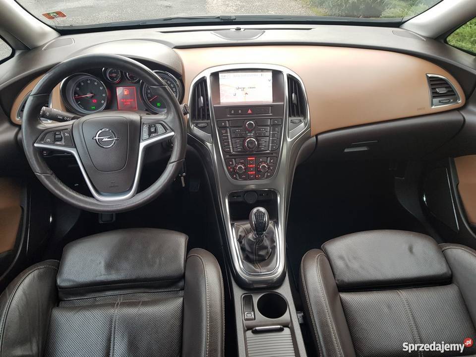 Opel Astra J 14 Turbo COMSO ksenon skóra ASR (kontrola trakcji) Radom