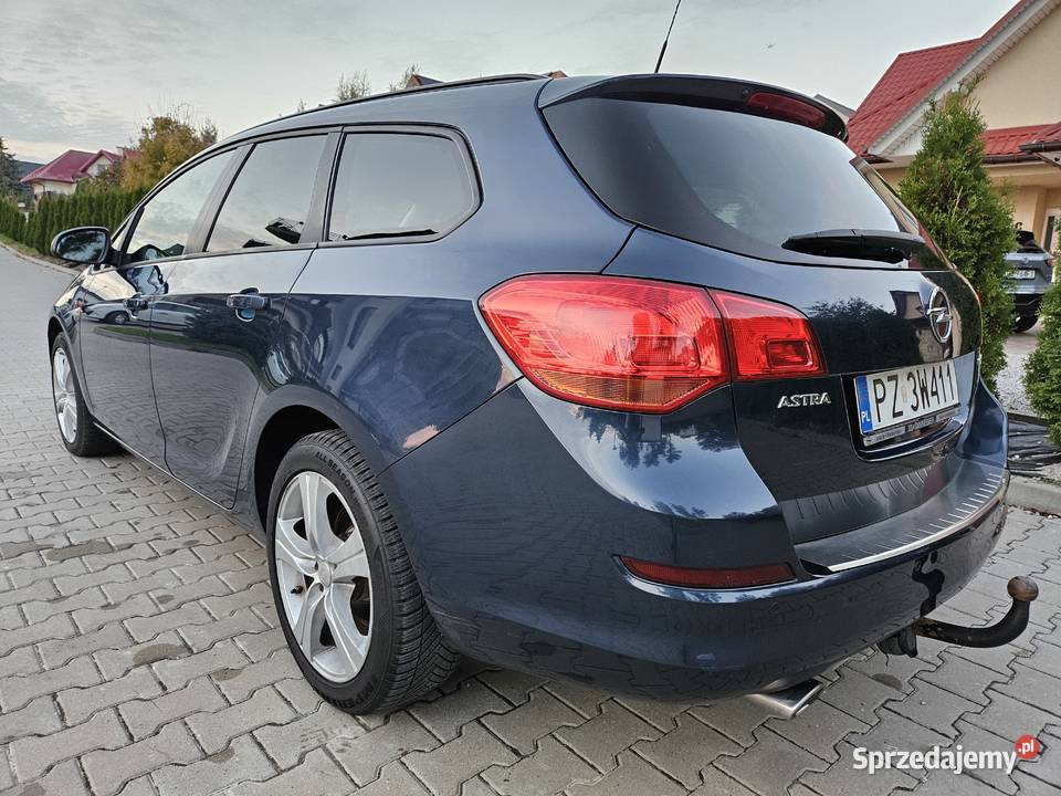 Opel Astra 2011 14T 140 hak dużym serwisie sprowadzony Rzeszów sprzedam