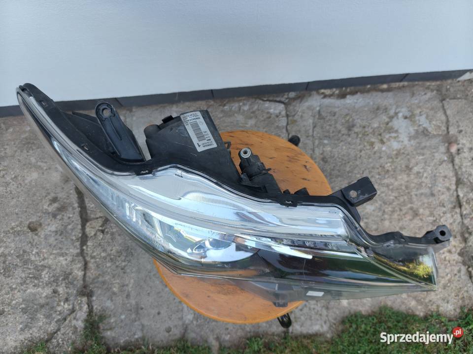 Toyota Auris II 2014 reflektory lampa lampy Łódź sprzedam