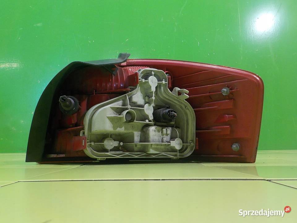 AUDI A3 8P II 20 TDI 05r HB 3D lampa lewa tyl sprzedam