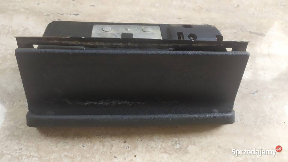 Mercedes W123 Popielniczka przednia bez rdzy Łagiewniki