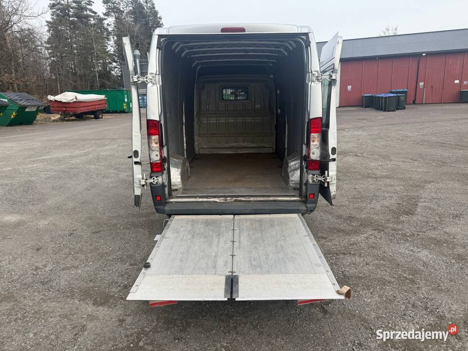 Peugeot Boxer z winda zaladowczą poduszka powietrzna