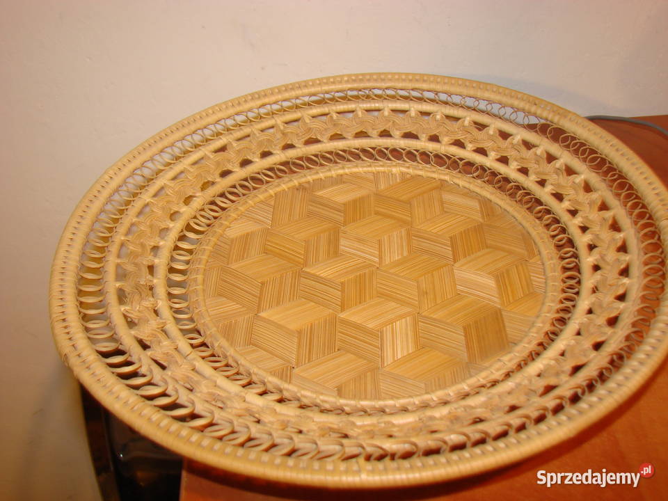 talerz pleciony ze słomy