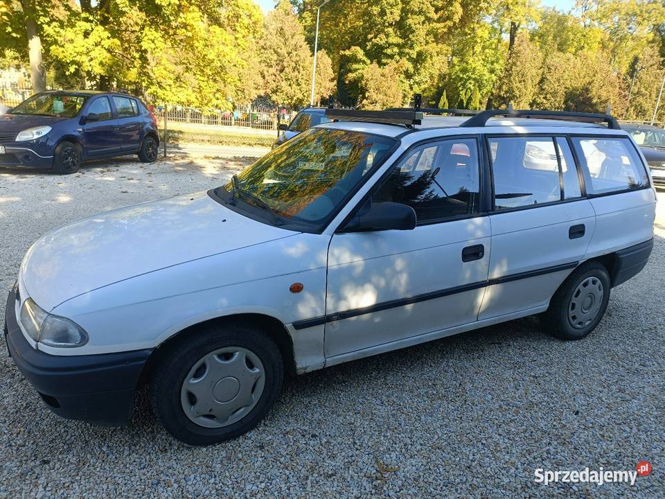Kultowa astra F kombi 16 ważne opłaty Astra Kłodzko sprzedam
