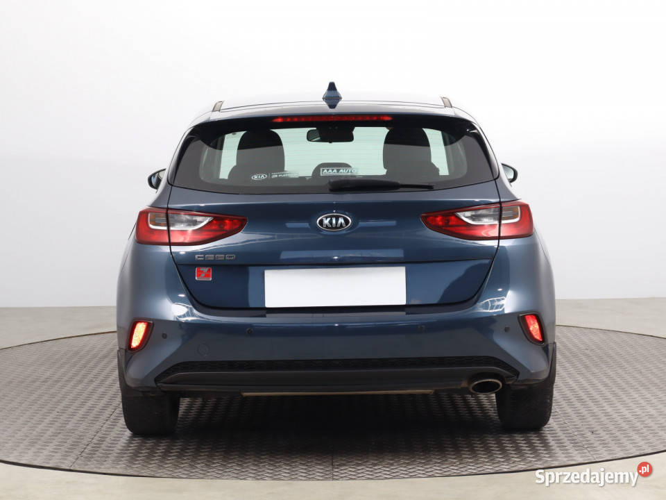 Kia Ceed 10 TGDI wielofunkcyjna kierownica