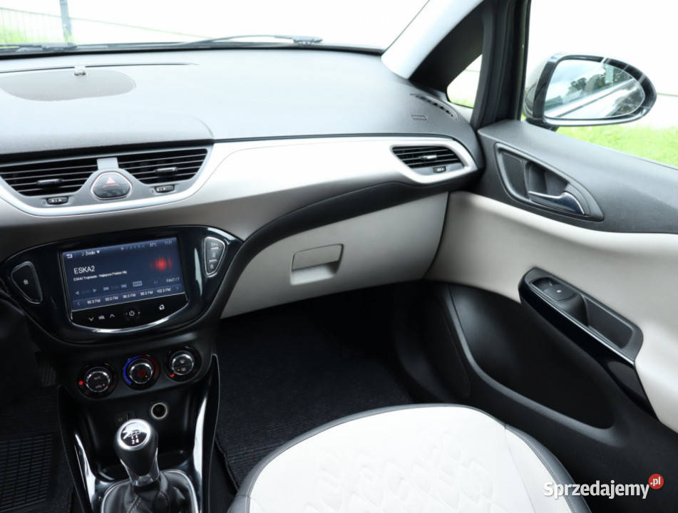 Opel Corsa 14 gniazdo USB