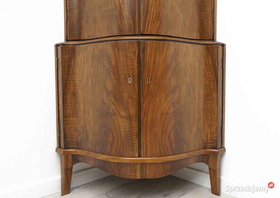 Antyczna narożna komoda z drewna orzechowego Jerka