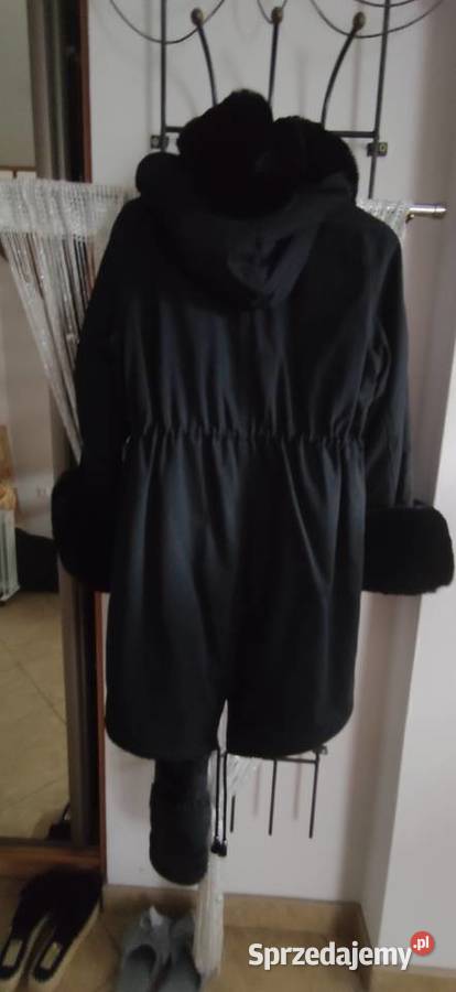 Parka czarna z futerkiem Rozmiar 38(M)